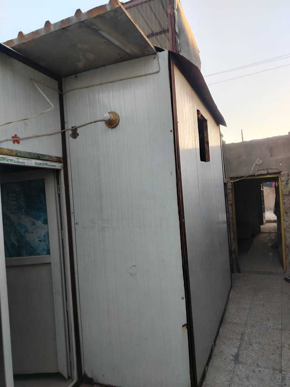 السلام عليكم سندويج للبيع كما موضح بصوره مكاني مدينه الصدر *********** متر ب٦
