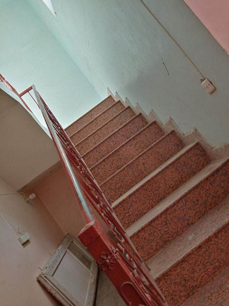 دار كلاسك ٢١٦ م 
واجهة ١١ م 
يصلح استثمار
يمكن ان يباع تقطيع ١٠٠م و ١١٦ م 
بناء مسلح نظيف 
يحتوي ٤ غرف نوم وصالة ومطبخ وصحيات عدد ٢
كراج وحديقة 
البيت يقع في حي الجهاد الملحانية خلف مسبح الرافدين
البيت سند مستقل 
ياسم شخص واحد
من صاحب البيت *********** بغداد, العراق
