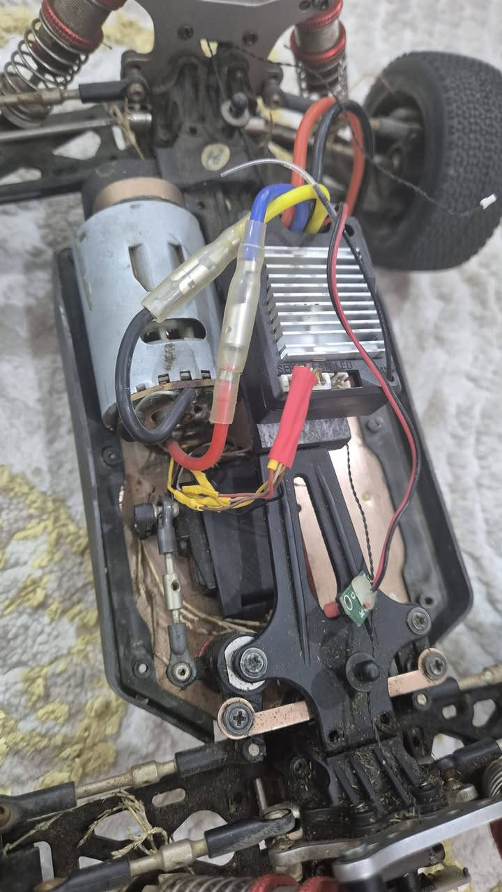 سيارتين
وحدة برشلس جديد   بدون بطارية ويا شاحنة و ريمونت
وحدة برش مصل بي السيرفو شغال ويا ريمون
ثنينهن 100 الف  قفل

اربيل ماعدي توصيل


**إذا كنت صاحب هذا الإعلان وتريد حذفه لأي سبب، رجاءا أرسل رسالة إلى الدعم الفني**