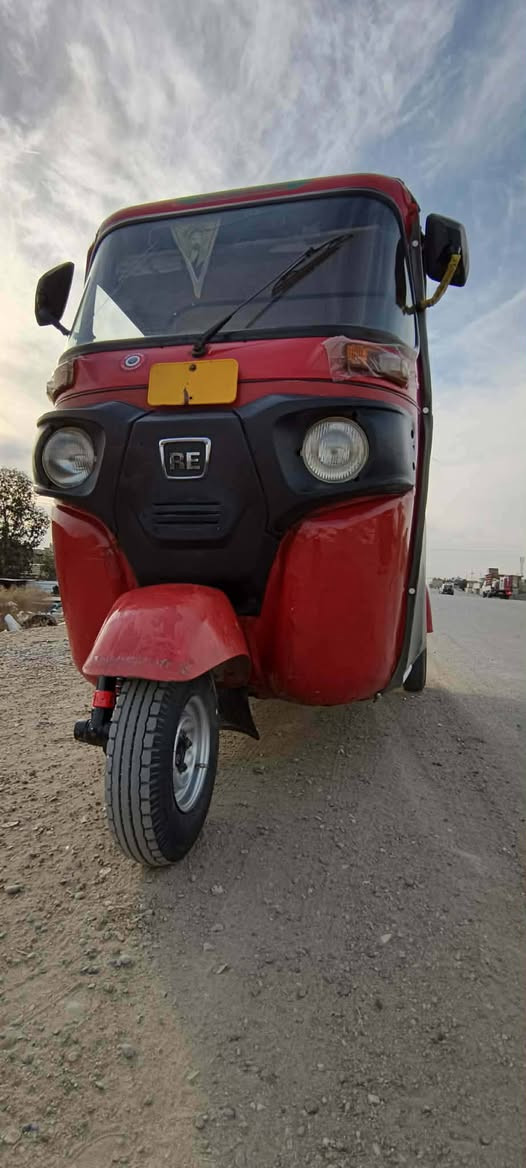 تكتك باجاج 2017  شهر 12  محرك 20 مكفول .تخم تاير .اوراق المصطفى  كاملة  تكتك جاهزة .كبل للشارع.مكانها بغداد الشعب . سعرها 3200  وبيه مجال .***********
