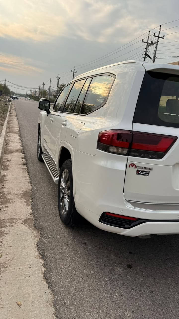 السلام عليكم
 لاند كروز موديل 2024 شركة جيهان ضمان فئة GXR 
محرك 6 سلندر تنفس طبيعي ماشيه ٢٤ الف 
كفاله عامه من الصبغ والبارد وتعديل 

المواصفات
بصمة تشغيل
تشغيل عن بعد
خمس بصمات ابواب
باب خلفي كهرباء
كشنات كهرباء
تحكم ستيرن
فتحة سقف
ثلاجة 
سايد بريك دكمة
حساس امامي خلفي

رقم أربيل
 السعر 695 وفيها مجال 
المكان اربيل التواصل 
***********
