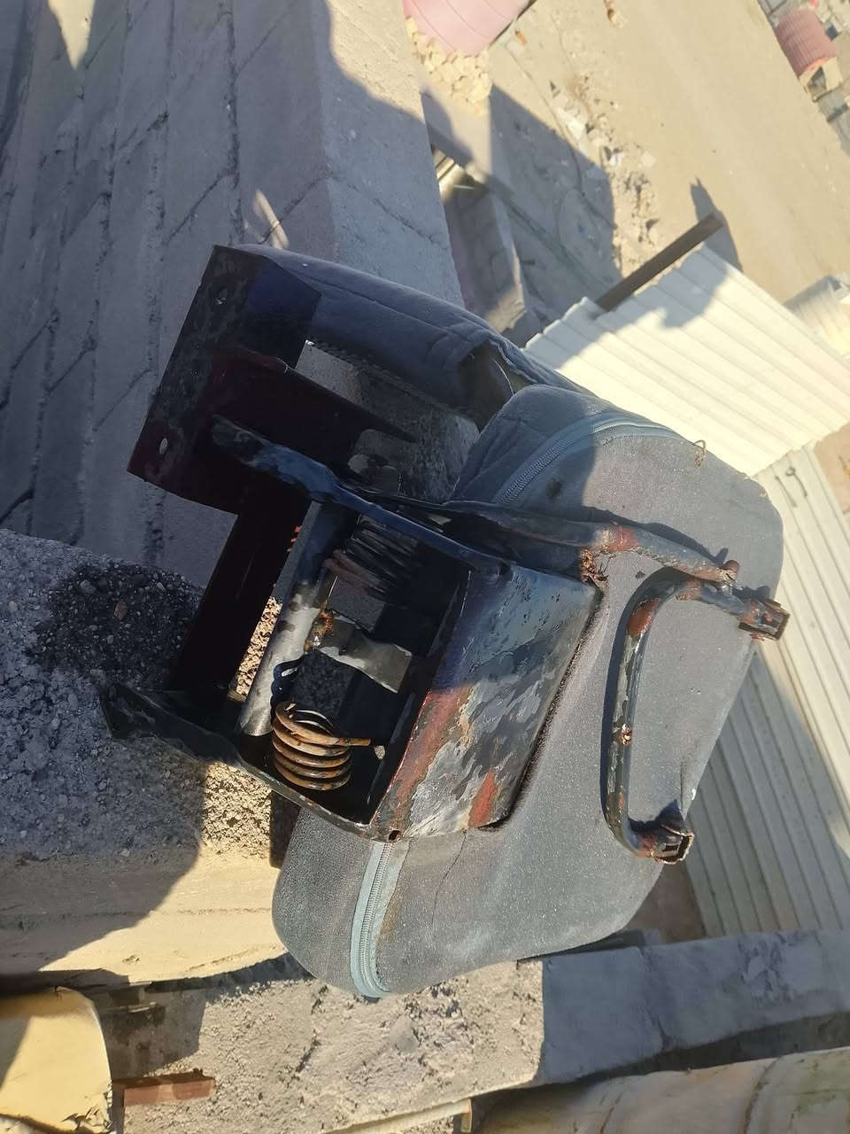 السلام عليكم عندي كرسي قلابي للبيع
هايس السعر 85 بيها مجال العنوان بصره سجن حمدان 
الرقم *********** واتساب
