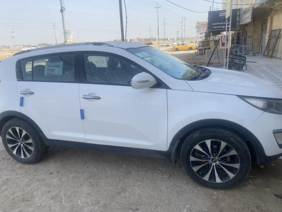 السلام عليكم
 سبورتج للبيع او مراوس بسياره ناصيه  
 موديل ١١ مكينه ٢٤٠٠ خليجي ،
بيهه جاملغ مبدل وتصليح بالتكمه وباب صبغ
كير مكينه مكفول حداديه  تخم تاير جديد 
 السعر  ١١٧ وبيهه مجال قليل. 
مواصفاتها 
كاميرا وحساسات خلفيه 
تحكم سترين 
الدواخل قطعتين 
اشاير بالمري 

التواصل واتس ***********
مكان السياره الديوانيه
