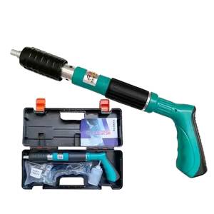 هذا الجهاز هو مسدس تثبيت مسامير خرسانية (Nail Gun) يعمل بالضغط لإدخال المسامير في الأسطح الصلبة مثل الخرسانة والفولاذ. 
الاستخدام: تثبيت الديكورات، القواعد، وأعمال البناء والتشطيب على الجدران والحجر. 
المميزات: خفيف الوزن، وسهل الاستخدام، ويأتي مع أدوات حماية مثل نظارة. 
القوة: يتمتع بقوة اختراق عالية قادرة على اختراق صفيحة فولاذية بسمك 3 ملم.
وين موقعك بالعراق؟ وهل أكو توصيل للمحافظات أو استلام يد بيد؟: 
يوجد توصيل كافه المحافضات  
شنو السعر النهائي، وهل قابل للتفاوض لو لا؟: 
السعر 16شامل توصيل 