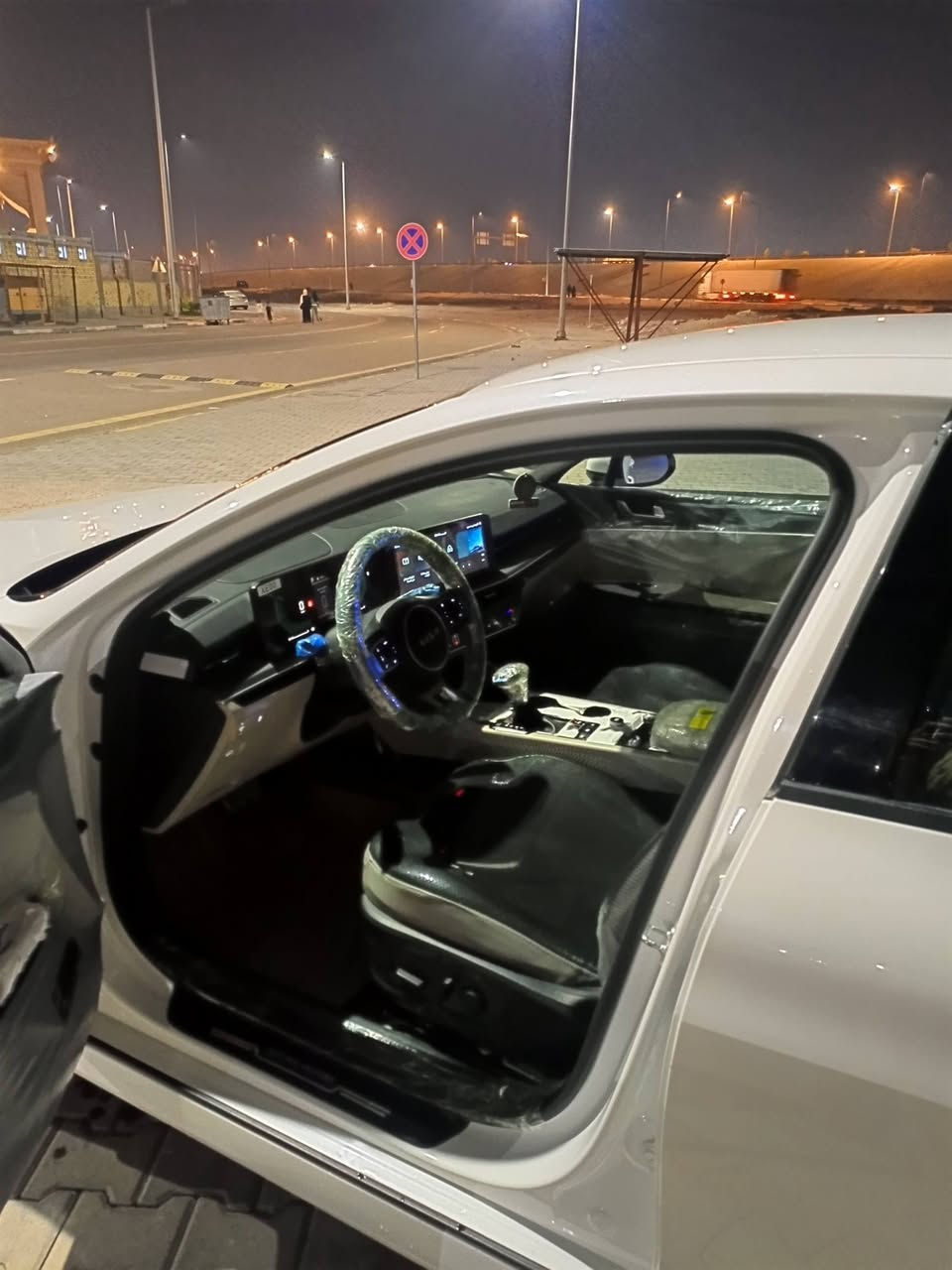 تحيه طيبه السلام عليكم 

سياره K5 خليجي للبيع
مديل 2024

عداد المسافه 33الف السياره جديده
*مواصفات السياره 
١ـ محرك 2500
٢ـ **السياره مغلفه بالكامل ppf حتى الدعاميه 
٣ـ مثبت سرعه كشن كهربائي 
٤ـ الداخل جلد (السياره مدوشمه جلد بالكامل )
٥ـ تحتوي على أربع وضعيات للقياده اربع مودات
٦ـ حساسات اماميه خلفيه وجانبية 
٧ـ سايد بريك دكمه 
٨ـ تشغيل عن بعد امرايات ترحيبيه 
٩ـ صندوق بصمه 
١٠ـ تحتوي على الكاربلي
١١ـ تبريد مناخين منفصلان
١٢ـ تبريد قطعتين 
١٣ـ السياره الابواب بصمه دخول ذكي

**السياره كفاله 
  *""موقع السياره البصره

المعرفه السعر والاستفسار على الرقم
                           
                    ***********
