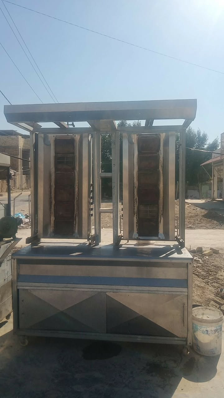 السلام عليكم ورحمة الله وبركاته شوايه كص دجاج للبيع سل ستيل الثقيل سعرها ب ٧٥٠ الف المكان ديوانيه دغاره الاتصال ع هذا الرقم وبي وات ساب ***********
