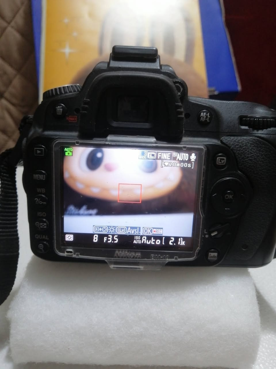 السلام عليكم 
عندي كاميرا نيكون D90 شغاله وياها بس الرام والشاحنه سعرها 225 الف
مكاني بغداد جميلة شارع خير الله ***********
