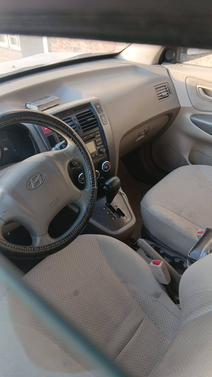 توسان 2009 خليجي 6 سلندر  فور ويل  بنيد فقط صبغ بدون حادث تبريد ثلج العنواد الدوره السعر 95 وبيه مجال ***********

