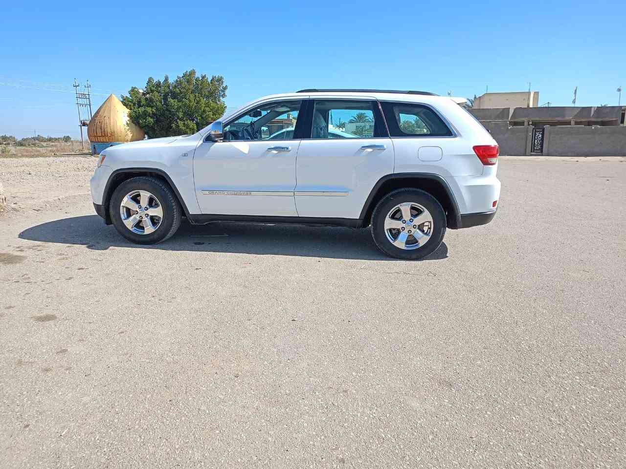 جيب لاريدو مديل 2013 خليجي بيه بارد سونار وي صور حداديه مكينه كير طخم تاير جاهزه سياره مابيه نقص ***********
