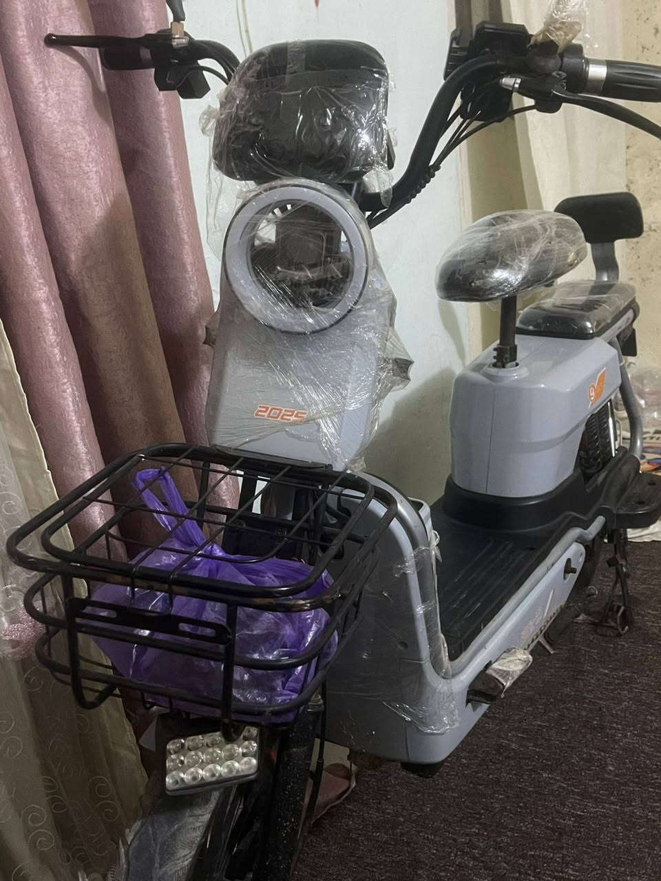 السلام عليكم 
بايسكل شحن للبيع أخو الجديد موديل 25 نضيف مع بطارياته 
يشتغل سويج وبصمه وكارت
*********** مكاني كربلاء
