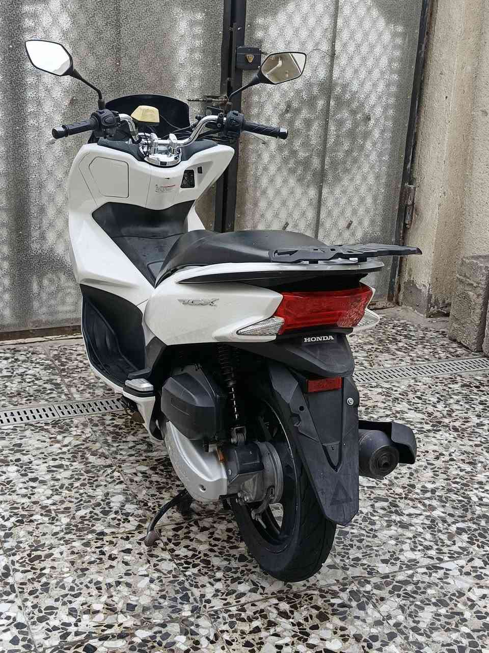 سلام عليكم بي سي إكس جيل الثاني
ياباني جي إف دراجه بحالت الوكالة مكفولة كفاله عامه
حساس زدحام ستان حساس إضافة انبيتري + سبايدر 
كتلوكات الشركه ورقت مزاد عده صباين لون أبيض صدفي
سكن بغداد حي النصر   ***********
