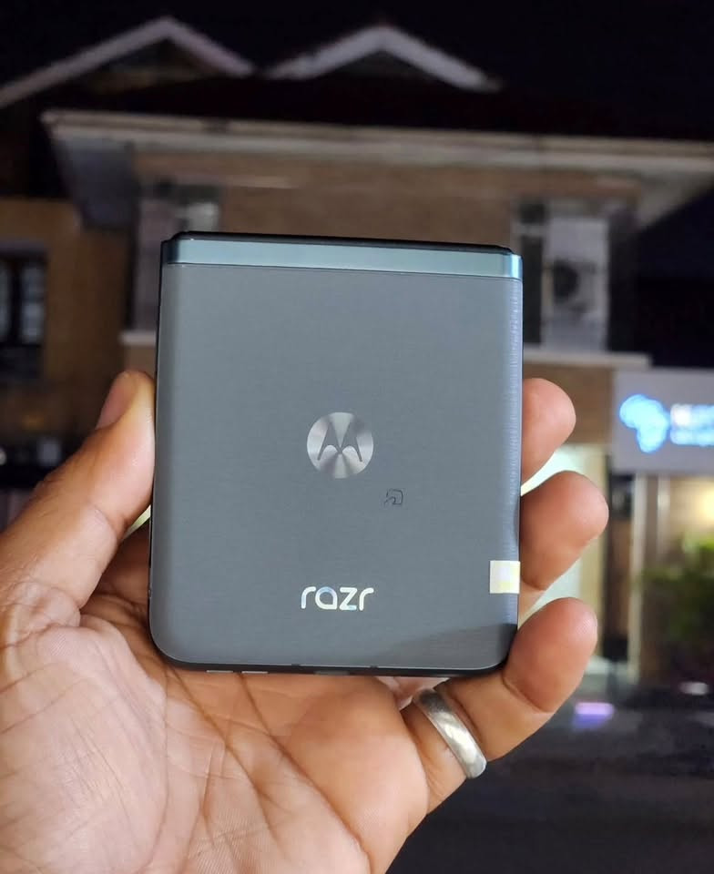 هاتف motorola Razr - s40 قابل للطي للبيع نهاية السعر 300
ذاكرة 256  كيكا   ،  عشوائية  8 كيكا 
كلشي شغال ومكفول 
لايوجد توصيل / العنوان : البصرة 
***********
