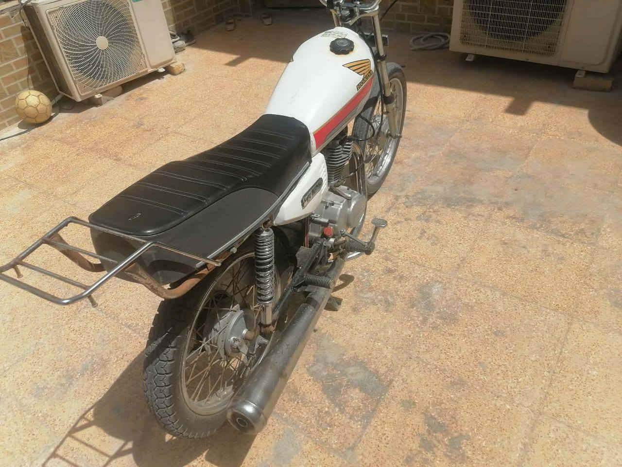 دراجه نامه كلك كلك مفتوحه بس بوشه
دراجه نظيفه سعرهه 375 وبيهه مجال 
رقم الولد ***********
مكلف بالنشر
