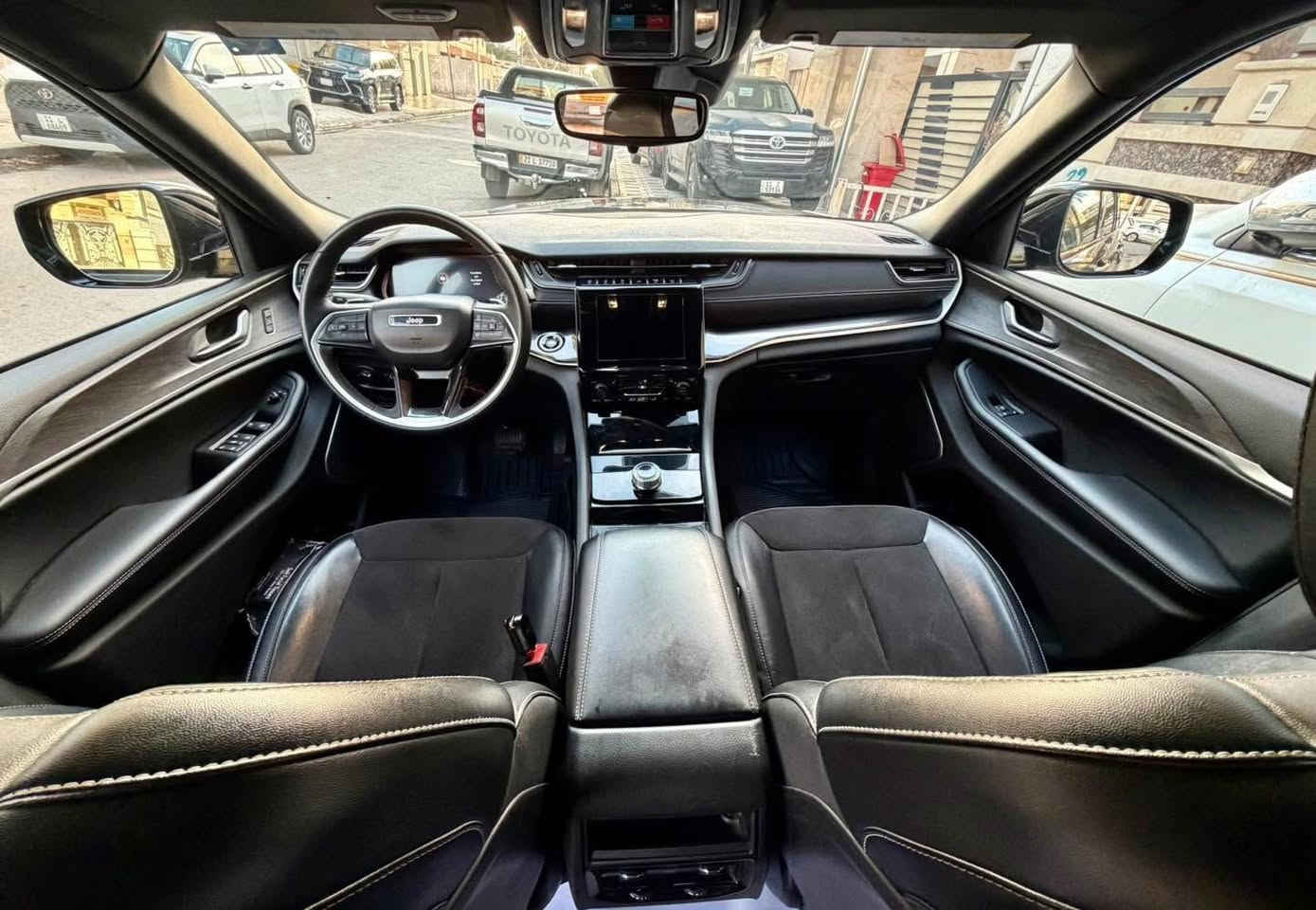 للبيع جيب كراند شيروكي 2023 كلين بدون حادث
:
الرجاء قرائة المنشور اسفل الاعلان قبل الاتصال 👇🏻
موديل 2023 كاملة بدون اي نقص الحمد لله 
المراصفات واضحة بالصور ورقم الشاصي موجود هم
السيارة ماشية 23 الف ميل  
ب اسمي شخصياً تحويل ثاني  يوم رقم بغداد
مكان السيارة بغداد / شارع فلسطين 
:
السيارة كلين بدون حادث ( سرقة او تخريب ) 
تبديل قطع اصلية نفس اللون مطابق فقط بدون اي صبغ
وبيهة حالوب خفيف جان / سويته PDR باقي فقط بالقمارة
سعر السيارة 27.700 = 277 ورقة بيهة مجال بسيط حق الجية مو اكثر 
*********** اخوكم المهمدس علي 
رقم الشاصي ( 1C4RJHAG6P8704990 )
