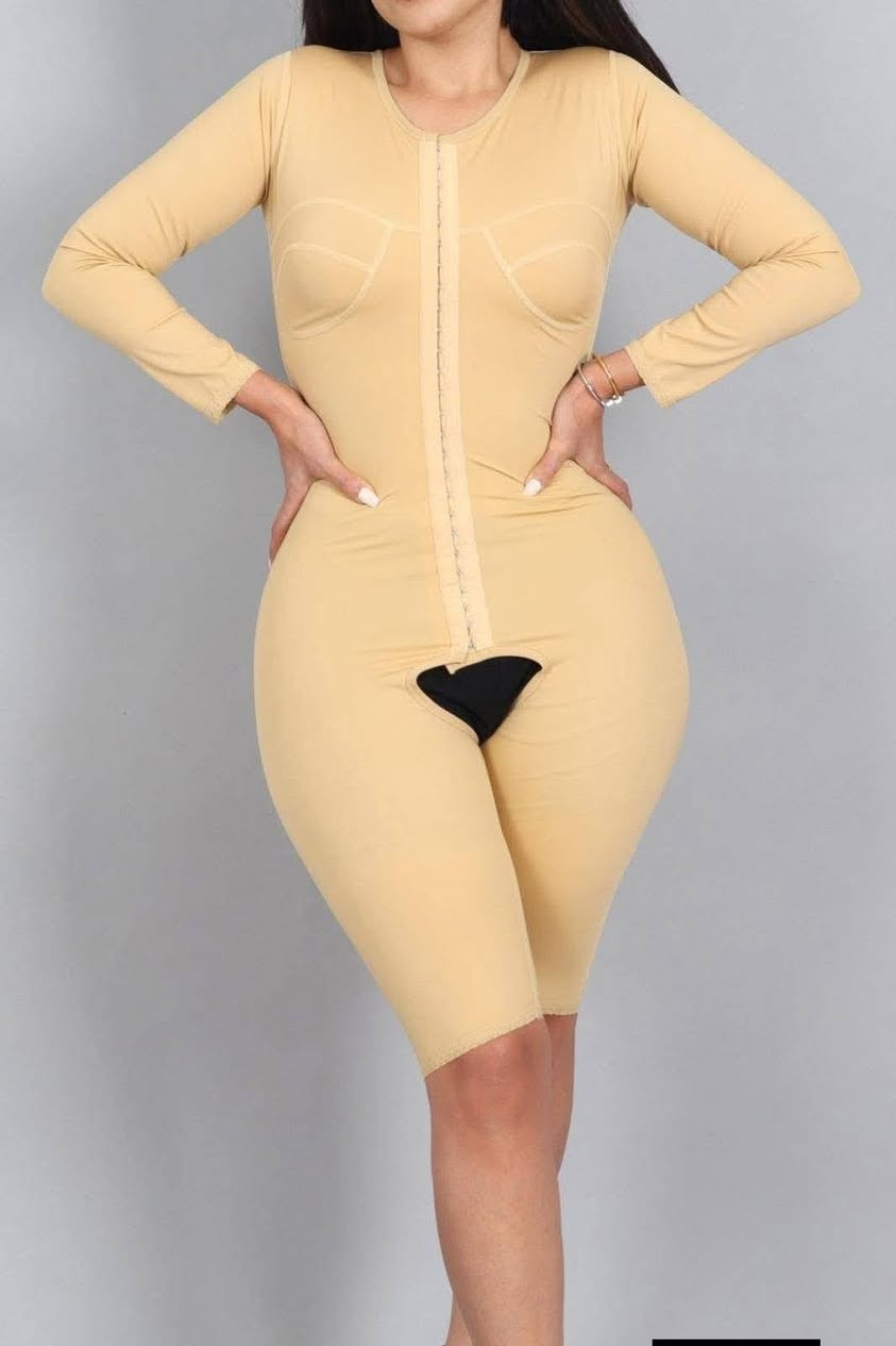 Curvy Lipo 
تصميم مميز من أربع طبقات منها طبقة الليكرا قابل للتهويه يستخدم لنحت الجسم متوفر للجسم الكامل او بعض مناطق الجسم يستخدم لفترات طويله ضد الفطريات والتحسس يستخدم بعد عمليات النحت يقضي على السوائل بعد العمليه نتائج مضمونه يدوم استخدامه حتى سنتين الخامه أمريكي الصناعه مصري كل الأشكال متوفره لكل أعضاء الجسم.
متوفر لدى مستلزمات الطب المركزي بغداد شارع السعدون مقابل تمثال السعدون .واتساب ***********
