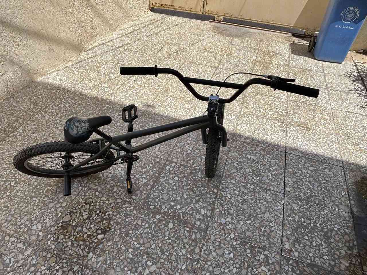 السلام
السلام عليكم بايسكل مال حركات BMX قياس ٢٠

جديد غير مستخدم ❤️

للبيع 160 بي مجال للتواصل ***********
