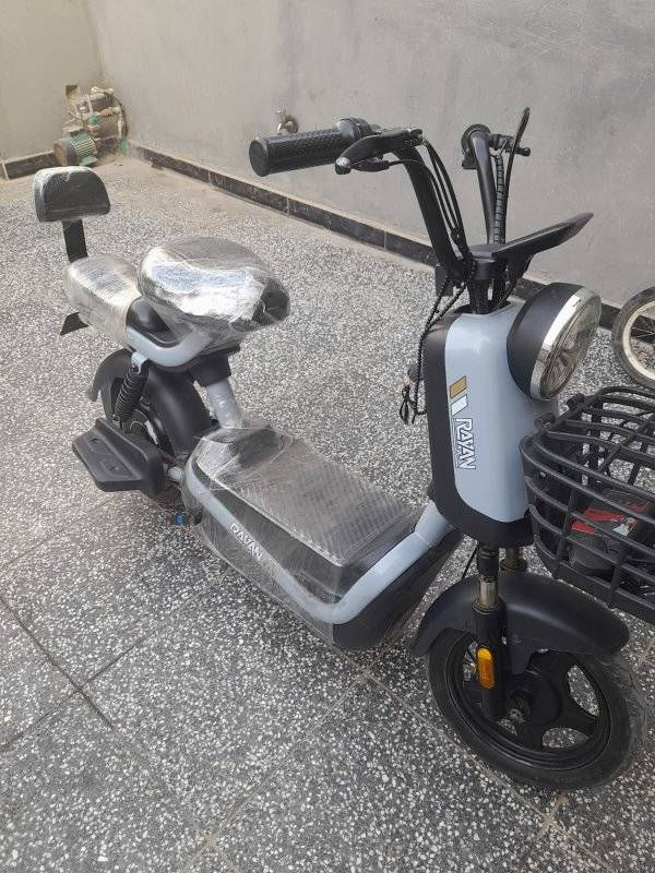 سلام عليكم حبايب؛ دراجة شحن نوع R9  ريان حجم 16 جديدة معروضة للبيع بسعر 250 ألف مع مجال بسيط للتفاوض مع تحياتي للجميع...


**إذا كنت صاحب هذا الإعلان وتريد حذفه لأي سبب، رجاءا أرسل رسالة إلى الدعم الفني**