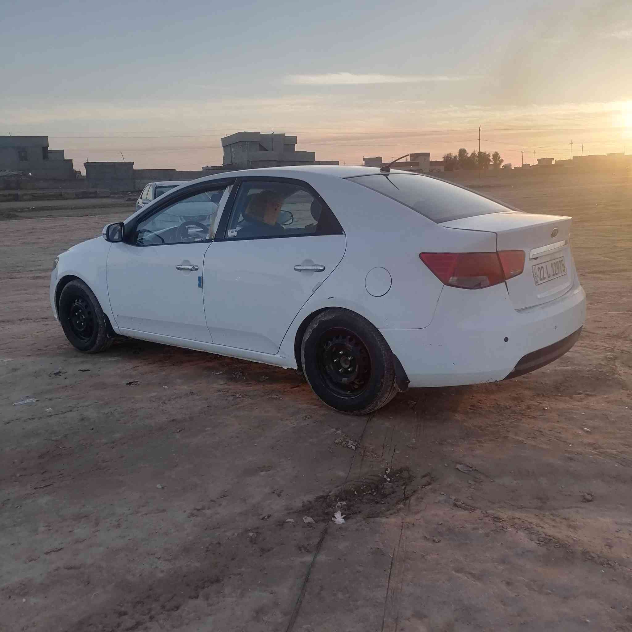 سلام عليكم للبيع سيراتو موديل ٢٠١١ محرك ١٦شرط لا صرف ولا نفخ كير شرط  تايرات جديد صبغ مشر بس نص جاملق خلفي بيها بارد شي قليل فول مواصفات بس بصمه ما بيها السعر ٩٢ بي مجال (***********)
