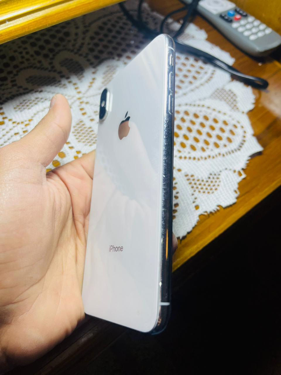 السلام عليكم
اكس ماكس للبيع 
ذاكرة 256 
بطارية 77 
مبدل شاشة نوعية ممتازة 
الجهاز نضيف ومرتب 
بغداد الكماليه 
السعر 160
***********
