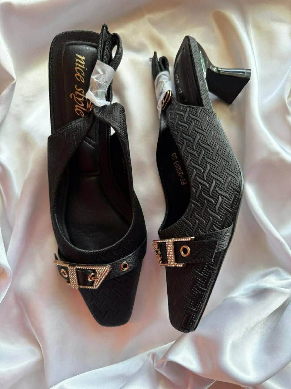 ✨ أحلى موديلات الكعب والفلات والسبورت وصلت ✨
ستايلات ناعمة وفخمة تناسب كل الإطلالات 👠👟
ألوان ترند وموديلات مريحة بجودة مرتبة
دللي طلتج بأحدث التصاميم والأسعار المناسبة 💕
وانواع الحقائب مصنوعه من الجلد الطري 👛👜
@روز ستور


**إذا كنت صاحب هذا الإعلان وتريد حذفه لأي سبب، رجاءا أرسل رسالة إلى الدعم الفني**