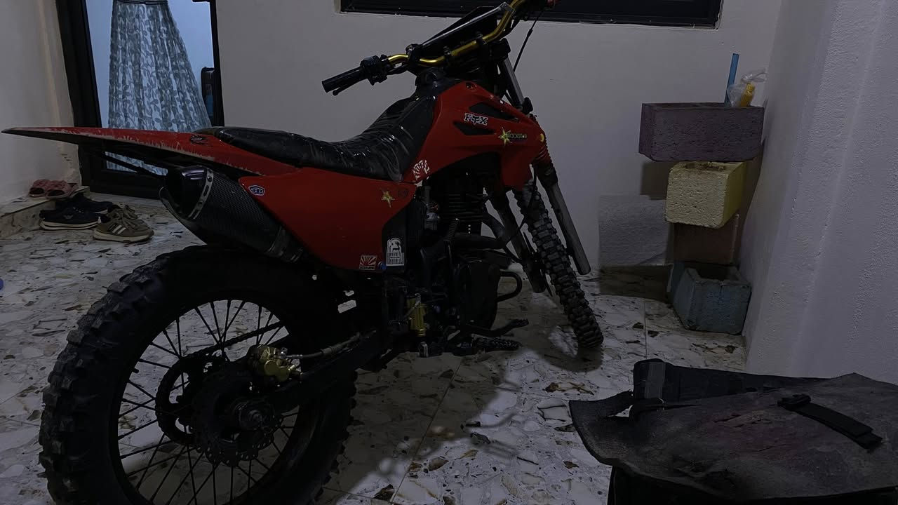 كويار قفاز موديل 23 مكينة 200 الماطور خير من الله لا صرف لا بخار كهربائيات فول المكينه مكفوله  شلعه فول تصعد اكبر رصيف بي للتواصل ***********
