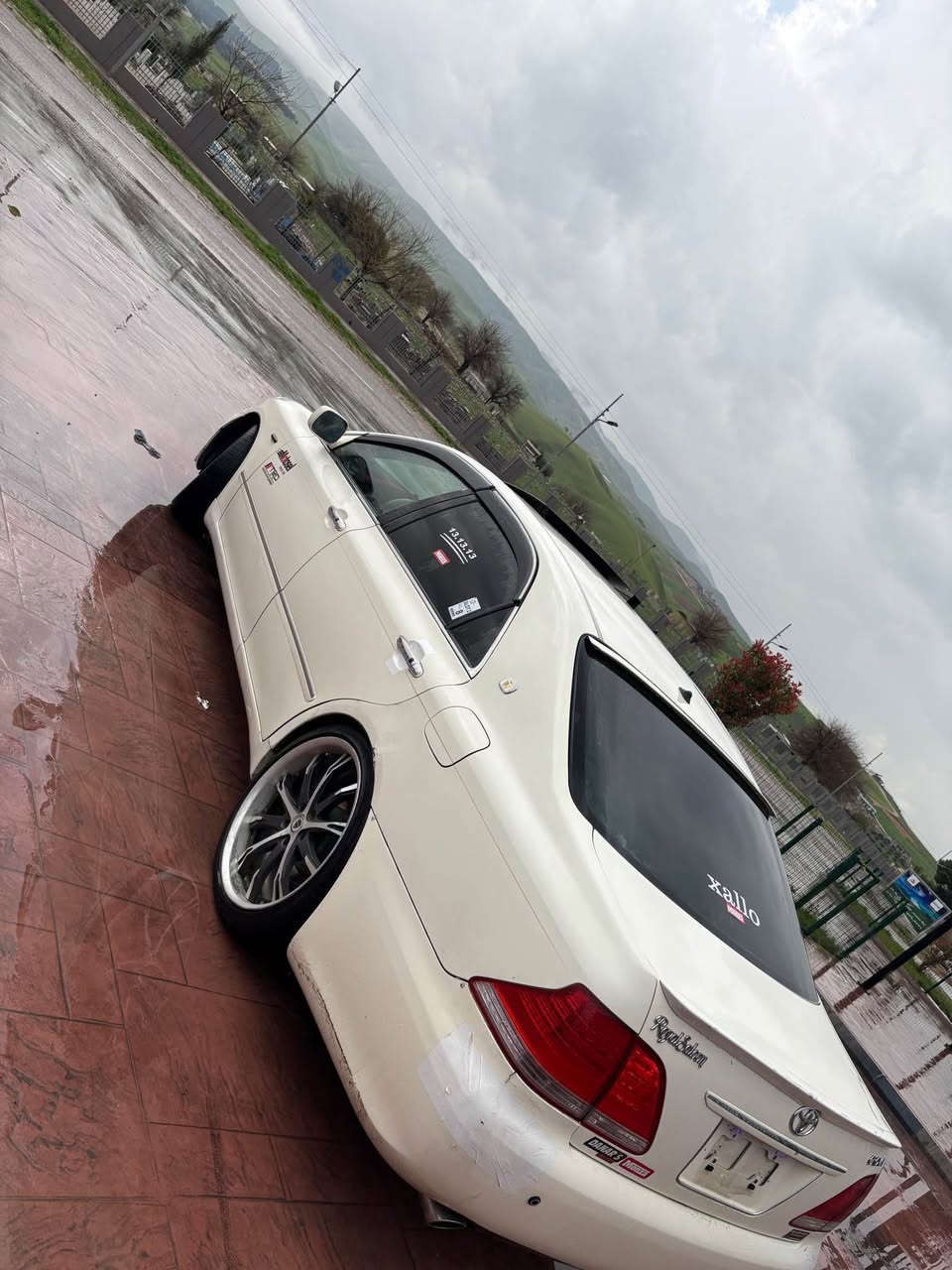 شاهینە بڕاوە بڕاوە 2005 ڕۆیاڵە
180 بچوک بانزین ناخوا هەر سەیارەیەکی پاکو ڕێکو پێکە لەرەسمەکان جوانترە 
سێ دووگمە پەردە
ماشاللە بەهەڵمەتە 
چوار پارچەی بۆیاخە و سەقفەکەی تۆزێ تەرزەی هەیە ئەویش شایەنی باس نیە 
سیعری ٤٦ مەعمەلەیە کەم 
*********** حلبجة, السليمانية
