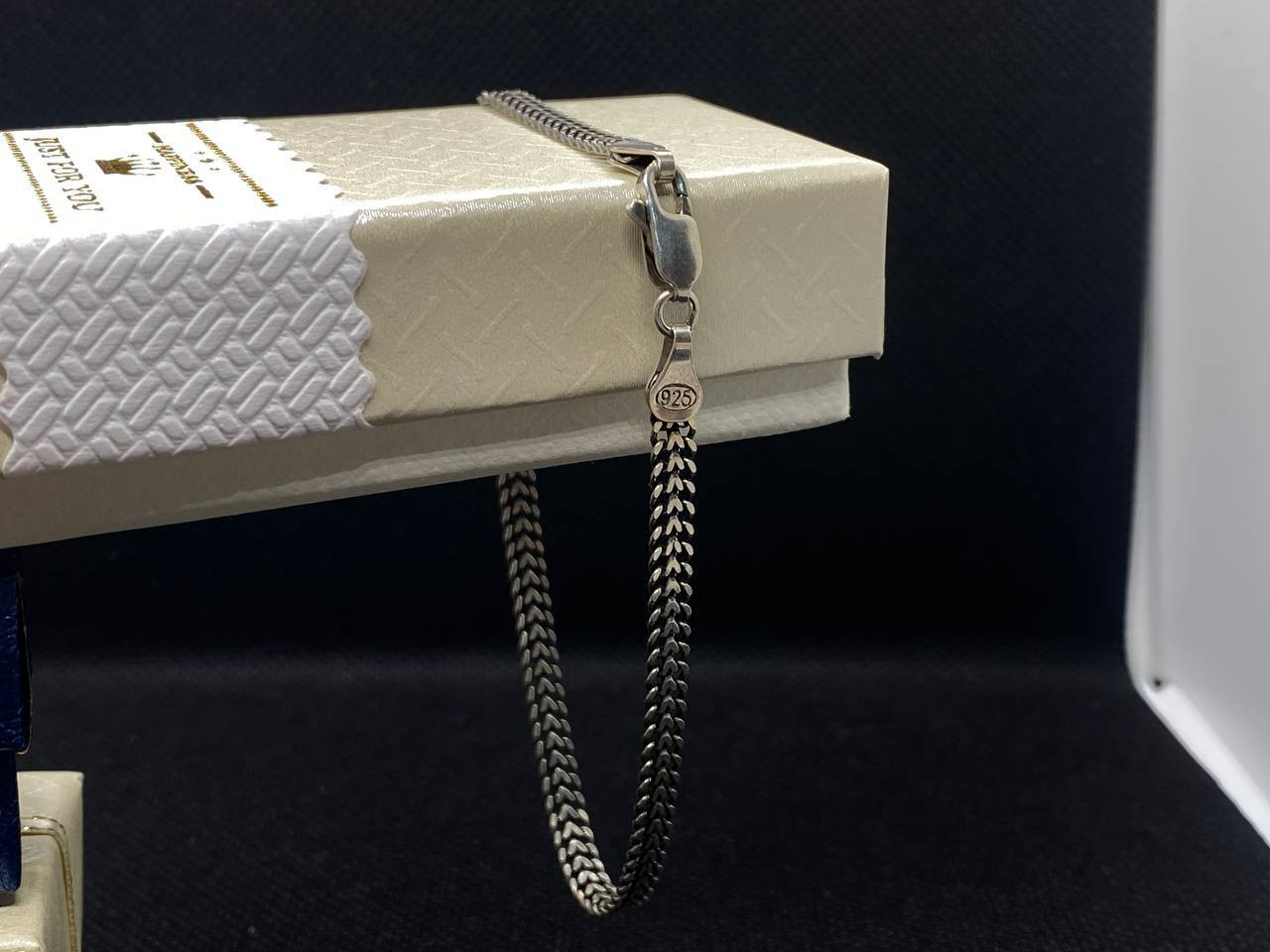 سوار رجالي فضة اصلية
السعر ٣٠ 
يوجد توصيل لكافة محافظات العراق


**إذا كنت صاحب هذا الإعلان وتريد حذفه لأي سبب، رجاءا أرسل رسالة إلى الدعم الفني**