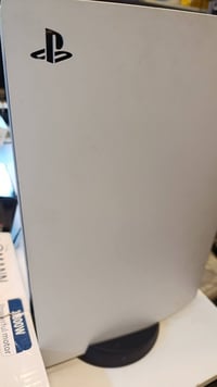 متوفر ps5فات نظيف جدا بلاد استعمال قليل جدا كامل ملحقات بدون كارتونه د...