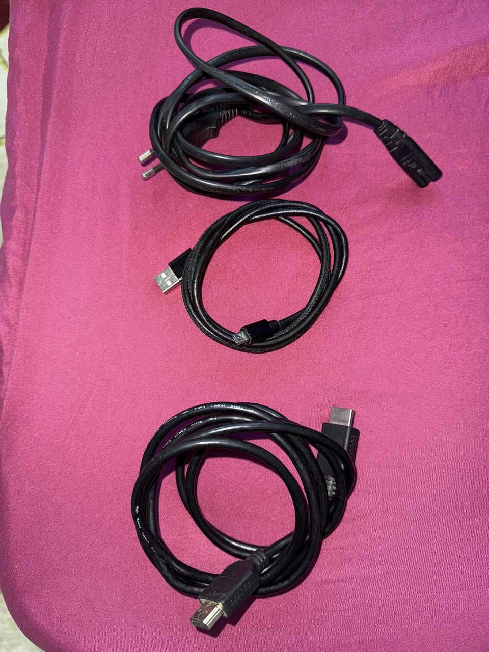 بلي ٤فات اخذته مستعمل شغال يدات وحده اصليه والثانيه تجاريه كامل ملحقاته  النضام موجود بل فيديو هوه. ومساحت التخزين


**إذا كنت صاحب هذا الإعلان وتريد حذفه لأي سبب، رجاءا أرسل رسالة إلى الدعم الفني**