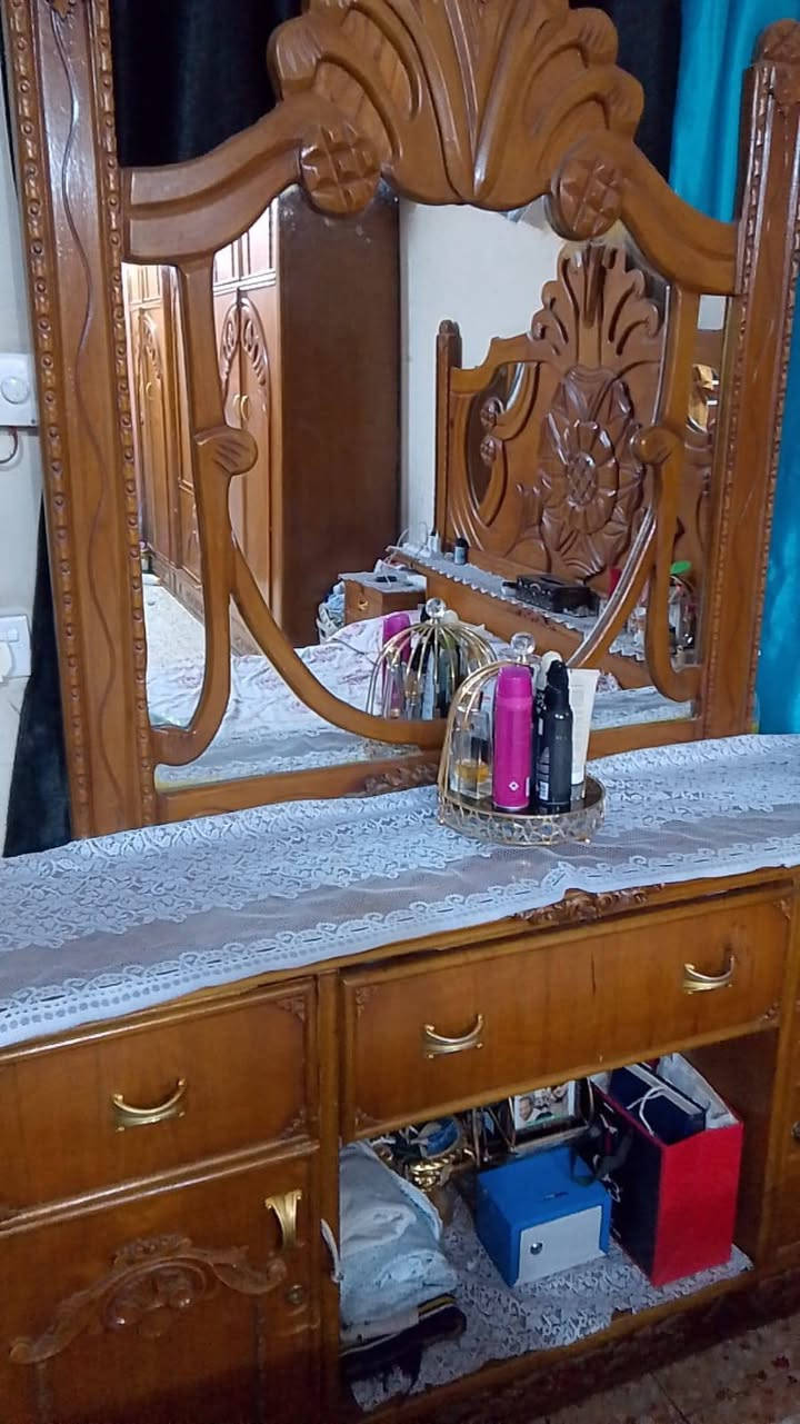 غرفة خشب عراقي نظيفه المكان البلديات السعر 500 الف رقم الهاتف‏‪***********‬‏
