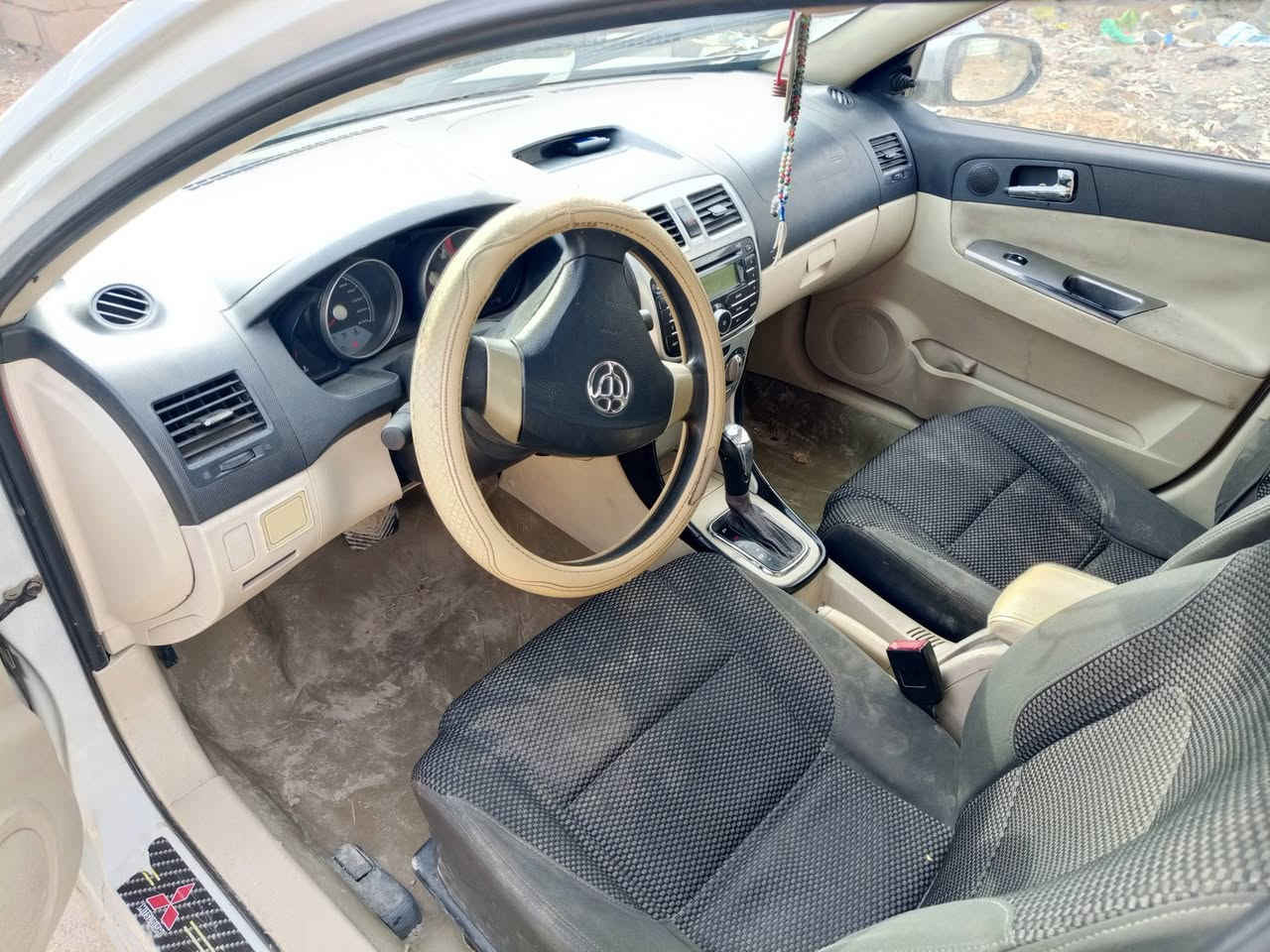 السلام عليكم برلينس للبيع موديل 14 بيها قطعتين جاملق خلفي وباب الجنطه صبغ كير محرك وضع شركة سياره خير من الله بسمي هزه ماصاقطه تحويل ثاني يوم السيارة وصخه ماغاسلها السعر 60 وبيها مجال/***********
