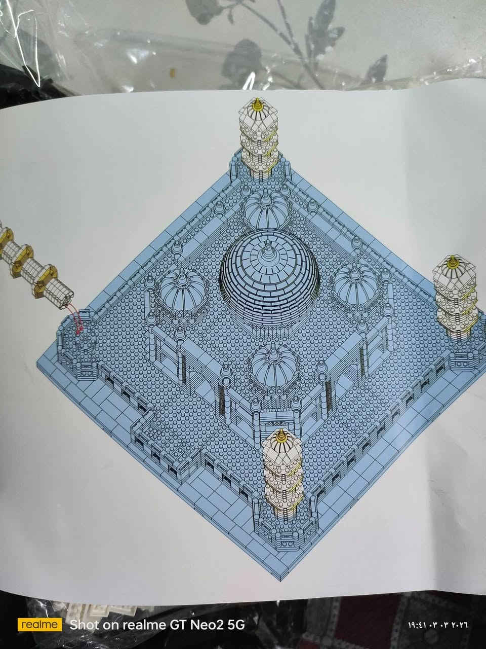 نموذج تاج محل (Taj Mahal) من العلامة التجارية LELEBROTHER، وهو الموديل رقم W0603..

عدد القطع: يحتوي هذا النموذج عادةً على 4036 قطعة من المكعبات الصغيرة (Micro Mini Blocks).

الأبعاد التقريبية: عند اكتمال البناء، يبلغ ارتفاع النموذج حوالي 20 سم، وعرضه 24 سم.


**إذا كنت صاحب هذا الإعلان وتريد حذفه لأي سبب، رجاءا أرسل رسالة إلى الدعم الفني**