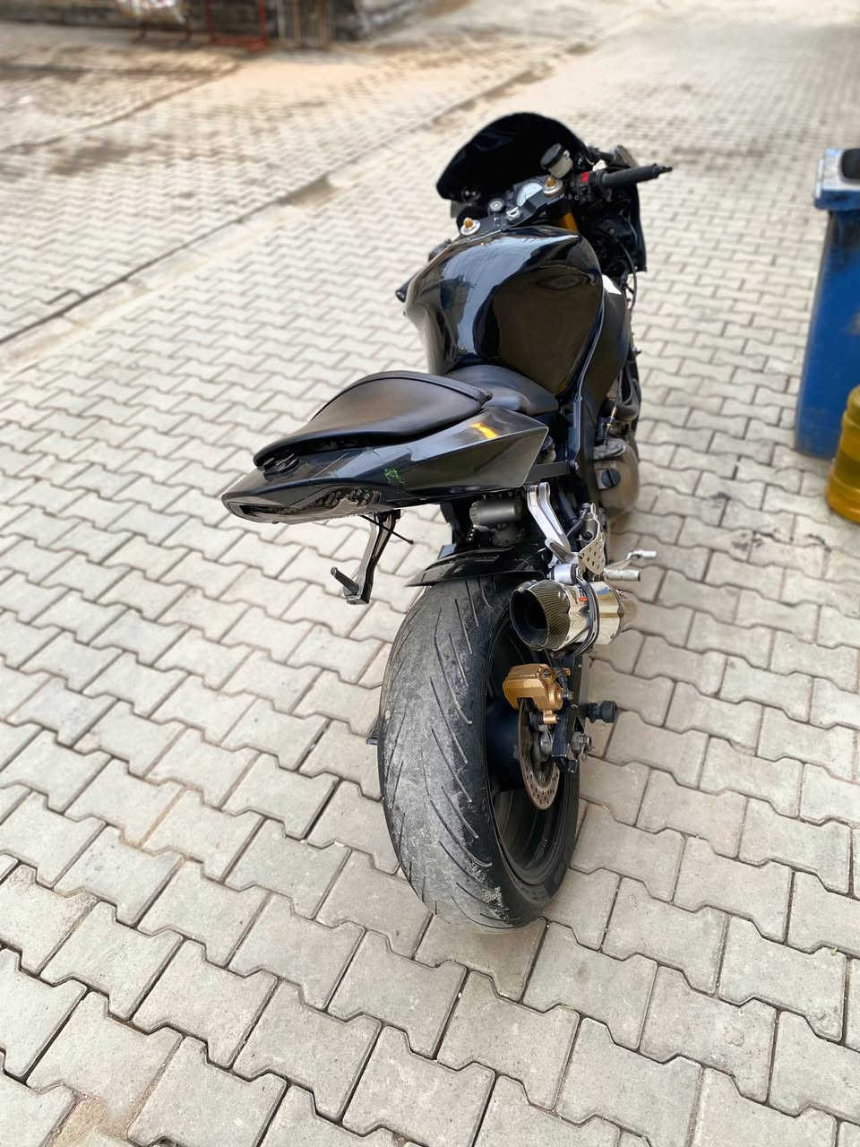 كاوسكي 2004 للبيع  جيب فيتر وافحص دراجه عليها ادامه كامله من طول لطول قبل يومين مكملها السعر 26 
 متواجد واتساب وع رصيد فقط ***********
