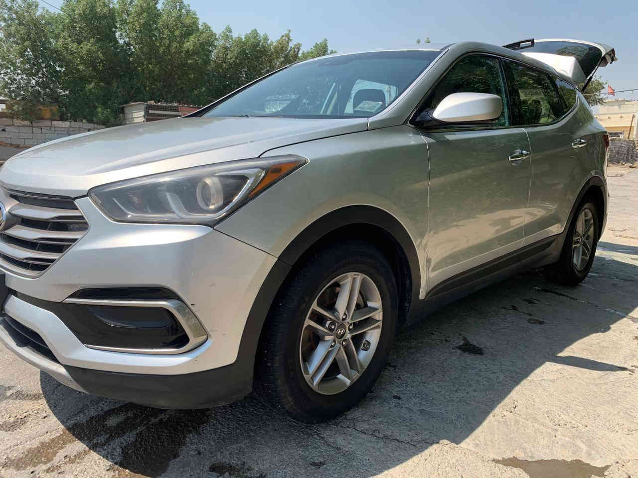 السلام عليكم. سنتافيا للبيع موديل 2017 امريكي رقم بغداد باسمي تحويل ثاني يوم 
المواصفات 
تحكم ستيرن جهتين
كروس سرعه
مود درايف
نضام ايكو -- سبورت-- نورمال
نضام صعود جبال
دشبول صاج لونين
كشنات مخمل 
شاشه كبيره 
بلوتوث واي فاي 
نضام طواره وانذار
كامره دواره 
شاشه اعطال وسطيه
نضام قياس ضغط الايطار 
يدات نيكل
لد امامي
ماشيه 100 
تبريد ثلج
تبريد قطعتين 
مكينه 2400 جي دي اي 
حادثها موضح بالصوره فقط دعاميه 
مكينه وكير ما مفتوح بيهن برغي ابدا على وضع الشركه 
لا تنقيص ولا نضوح ولا بخار  أبدل دهن ايرول هولندي
صدر امامي وخلفي ودبلات كله جديد جدا 
تخم تاير جديد وباتري جديد
السياره  ما ناقصه برغي ابدا وبلعافيه عل يأخذه السياره مال بيت فقط 
السعر المطلوب 140 ورقه وبيه مجال قليل
الاتصال ***********
