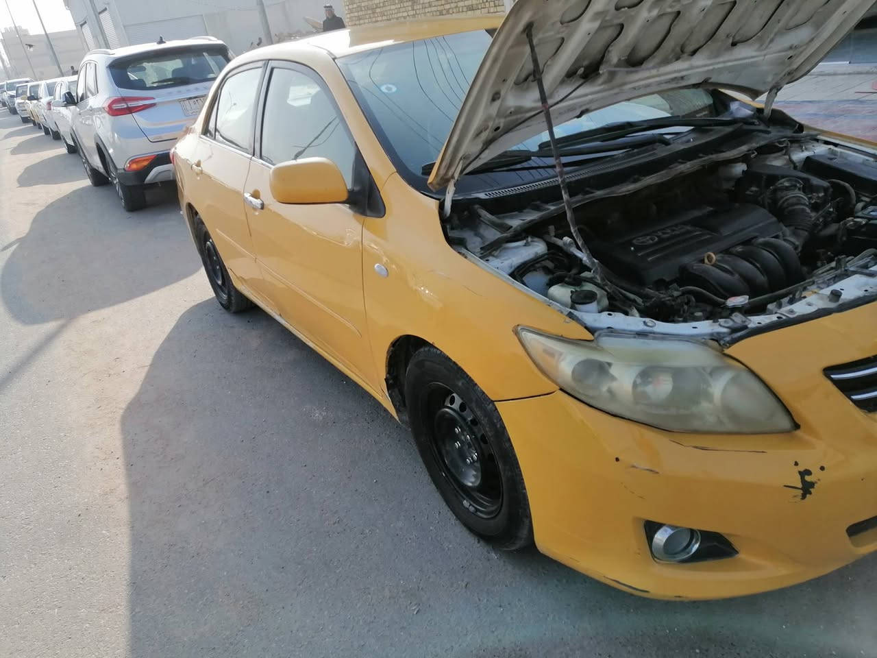 السلام عليكم كورولا للبيع موديل 2008 وارد خليجي أجره رقم بصره انكليزي بيه طخه بل جاملج وره السايق والباقي مكفول سنويه 2028 مصفره هيئه وغرامات سياره تخم تايرات جديد مكاني ناصريه مركز سعر 85 وبيها مجال ***********.
