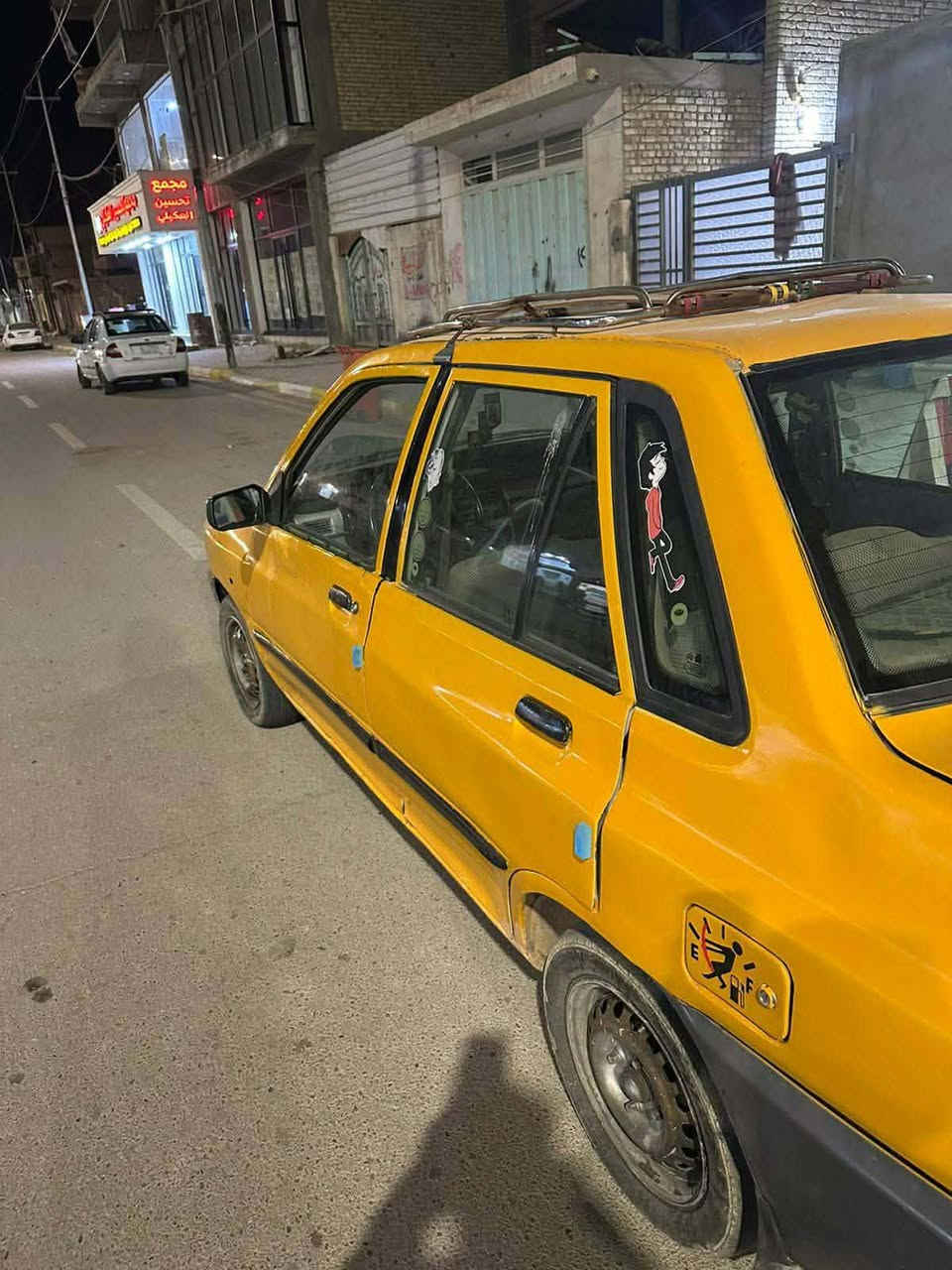 السلام عليكم سايبه للبيع موديل 10 رقم بغداد مشروع وطني السعر 17ورقه مطلوبه هيءه  وغرامات 600ينزلن من سعره محرك بي تبخير 
كير مكفول مصبوغة عام للجماليه بدون حادث 
مكان السيارة واسط الشراي يتصل على الرقم ***********
