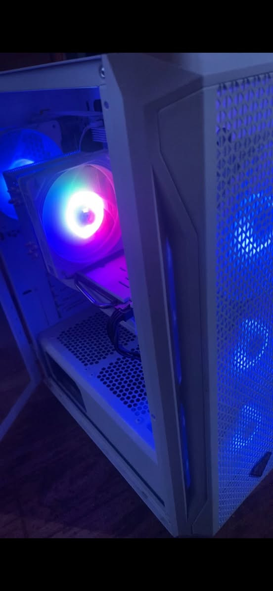 سلام عليكم PC GAMING
مواصفات
 RX 580 8GB 
بمساحة الثمانيه وفئة ال80 من انفيديا  فئة متوسطة ممتاز 
INTEL E5 2680V4
يوازي Intel Core i5-10400F أو Ryzen 5 3600/4500 في المهام الفردية، بينما يتفوق عليها في المهام متعددة الأنوية 
Ram 16 DDR4 

M.2 NVME 256GB
النوع الاسرع من الذاكرة 
Power 550w

Caes gaming 4 fan RGB
تبدل الالوان RGB من زر في الكيس

الملحقات 

حساب ستيم ¶ 
Gta V
Ranch sim
Mafia 2

يدة EasySMX X05، 
تدعم أوضاع اتصال متعددة تشمل اللاسلكي بتردد 2.4G، والبلوتوث، والاتصال السلكي عبر USB Type-C.

يدة اكس بوكس 360  -واير 

ماوس 
كيبورد 
ماوس باد 

السعر # 510 الف دينار عراقي  و بي مجال 👍


**إذا كنت صاحب هذا الإعلان وتريد حذفه لأي سبب، رجاءا أرسل رسالة إلى الدعم الفني**