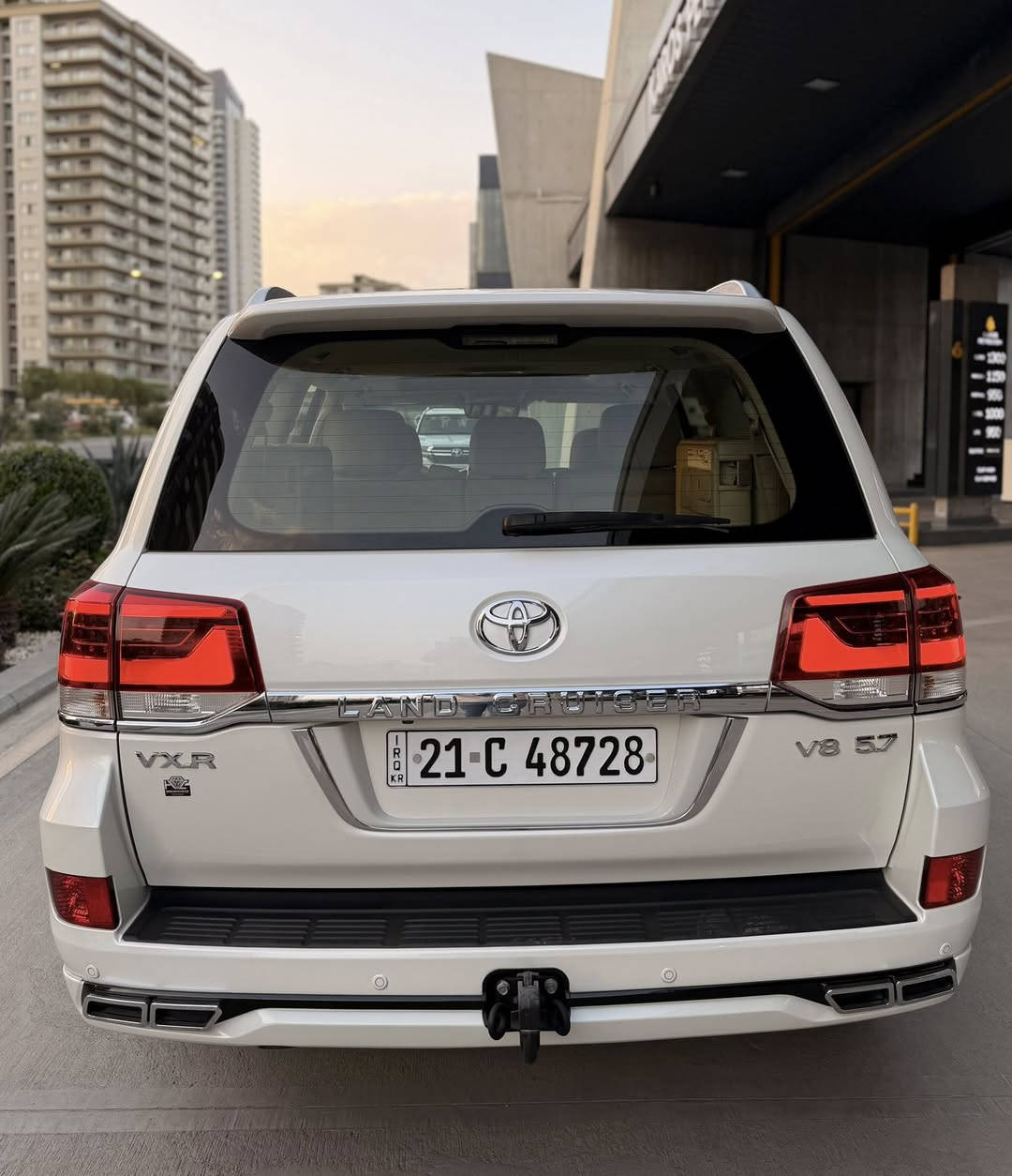 سلام عليكم لاندكروز VXR 2018 مكفوله كفاله عامه من الصبغ والتبديل ماشيه 119 الف مابيها دينار مصرف مابيها ومواصفاتها معروفه كير محرك كوله بشرط السعر 477 مكان السياره السليمانيه ***********
