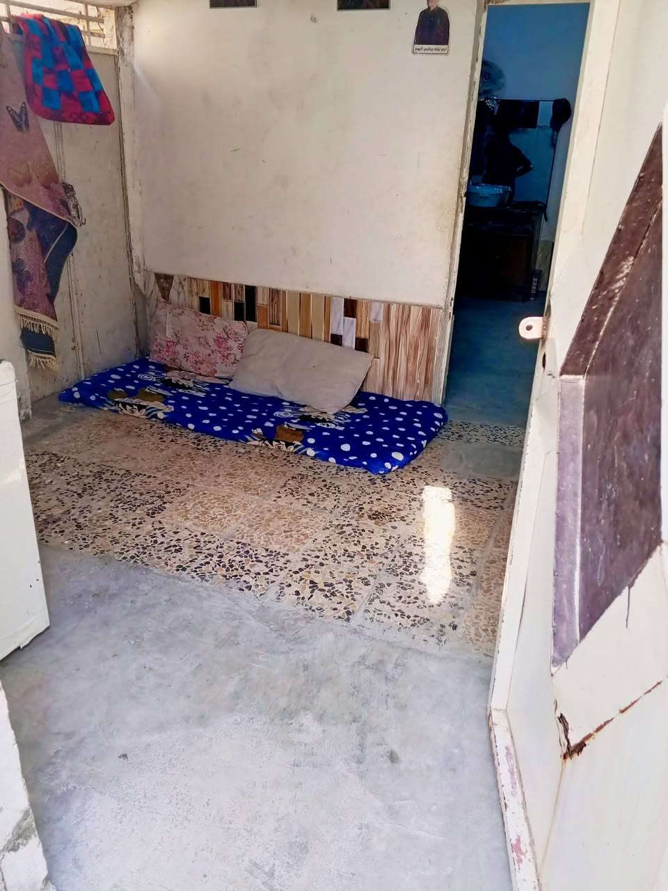 ٤٨متر ١٠مليون خلف مدرسه الشهيد علي الرماحي  تجعيب وبناء بلوك عكاد يحتوي على غرفه نوم صاله مطبخ صحيات. نجف كوفه براكيه خلف مدرسه الشهيد علي   عنوان المكتب الكوفة شارع المعمل قرب شارع المطار القديم مجاور صيدليه بلال مقابل صيدليه زحل جوار شارع سيد حبيب 
***********
***********
