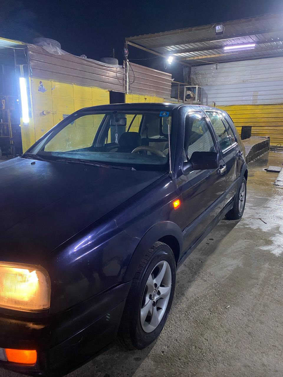 سلام عليكم كولف موديل ١٩٩٢ سياره كامله تبريد جاهز صدر كامل محرك ٢٠٠٠ مصبوغه عام للجماليه نقص شغله وحده بيه ونه بلىكسل رقم جديد إنكليزي تحويل ثاني يوم مكاني بغداد جزيره السياحيه 
 متواجد واتس آب ***********
السعر ٤٢ وبي مجال
