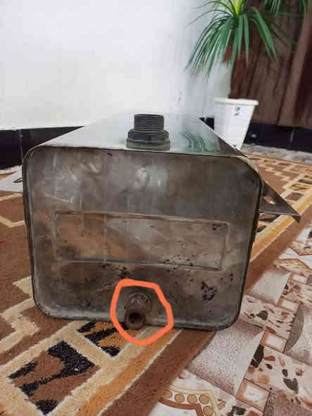 السلام عليكم للبيع تانكي ماء ستيل اصلي سعر 200الف ***********
