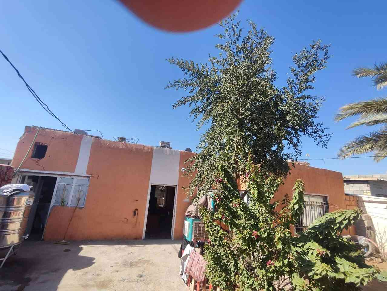 السلام عليكم بيت مساحه 260 متر  العنوان  الصويره حي  الجهاد وراه جامع عبد العظيم السعر 35 وبي مجال رقم الهاتف ***********
