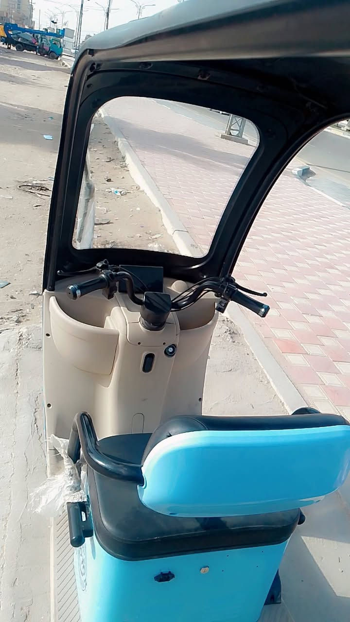 العنوان: لُقطة للبيع.. دراجة شحن (3 تواير) نظافة توب وبسعر مناسب! 🔋⚡
المواصفات والمميزات:
✅ ثبات وأمان: 3 تواير (متوازن وما توگع)، جداً مريحة وعملية.
✅ تحكم كامل: تحتوي على جير (بگ) للرجوع للخلف بكل سهولة.
✅ اقتصادية ومريحة: شحن كهرباء (انسا البنزين والدهن)، ومزودة بكرسي عريض ومريح وسلة أغراض.
✅ كاملة مكملة: الشاحنة الأصلية وياها، والإنارة والإشارات والهورن كلها شغالة 100%.
الحالة: الدراجة نظيفة جداً واستخدامها حشيم، وجاهزة للشغل والتنقل فوراً.
💰 السعر المطلوب: 950 ألف دينار عراقي (وبيه مجال قليل للطيبين والجادين).
📍 الموقع: كربلاء المقدسة - السايدين (الفاصل بين حي التحدي وحي الجاهز ***********
