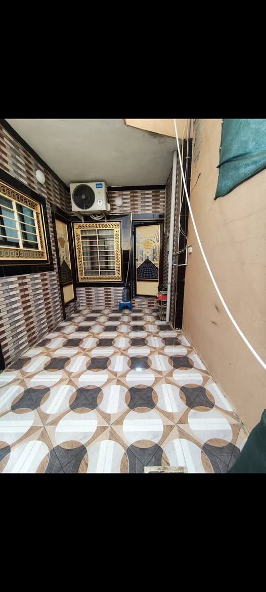 السلام عليكم
بيت للبيع 100متر طابق واحد سند ملك صرف 2025 باسمي
بيت فول نضيف ومرتب
المكان حي النسابه قرب اسواق الخضرا
السعر 75مليو وبي مجال
للتواصل ***********
