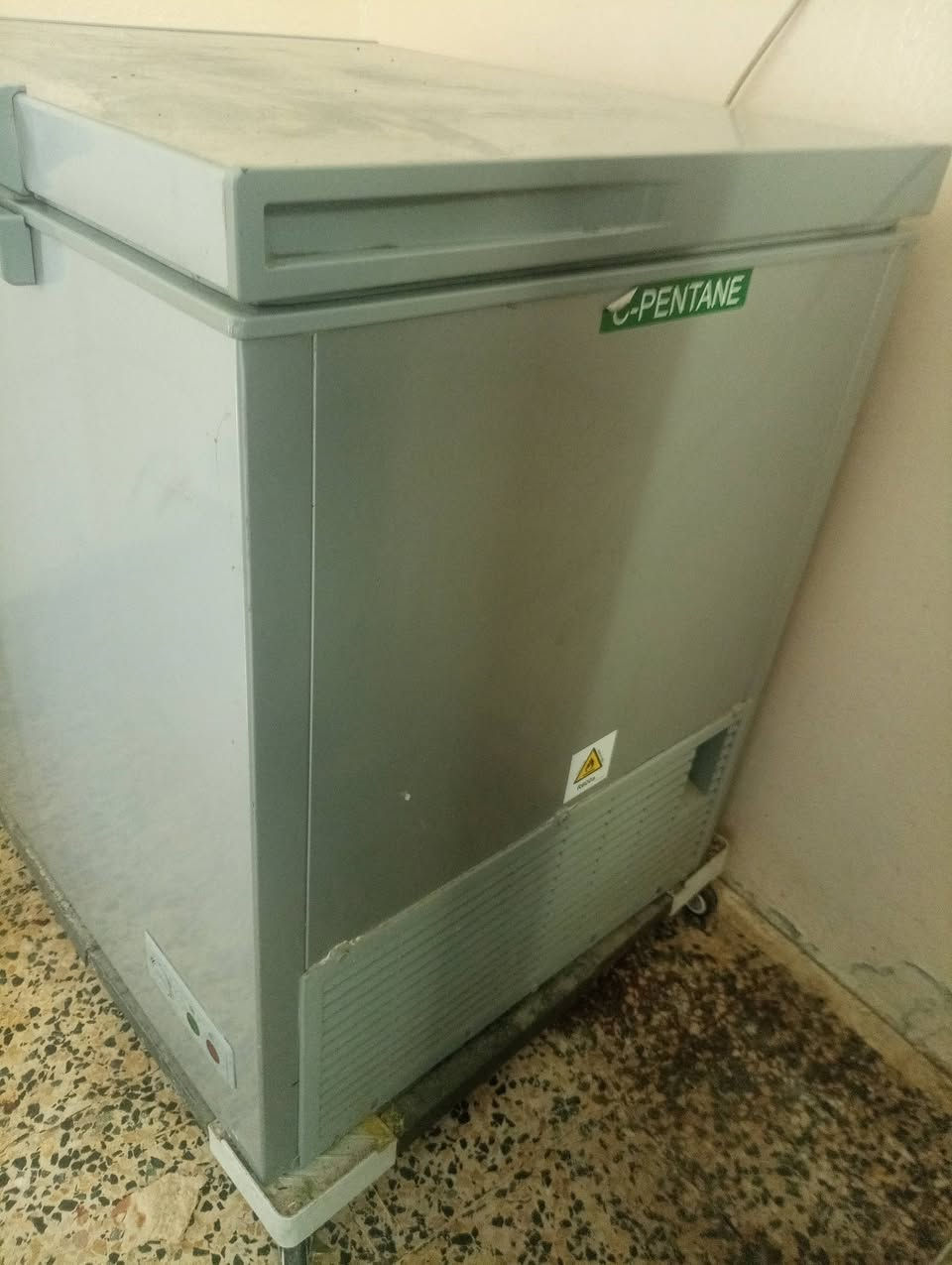 ( للبيع فقط )  مجمدة جديدة نوع تركي مستعمل شي بسيط ما بي اي عطل شرط الفحص
السعر 225 الف بي مجال بسيط حق جيه مكاني الموصل حي الجزائر قرب سوق اللحوم المو شراي لا يتصل ( *********** )
