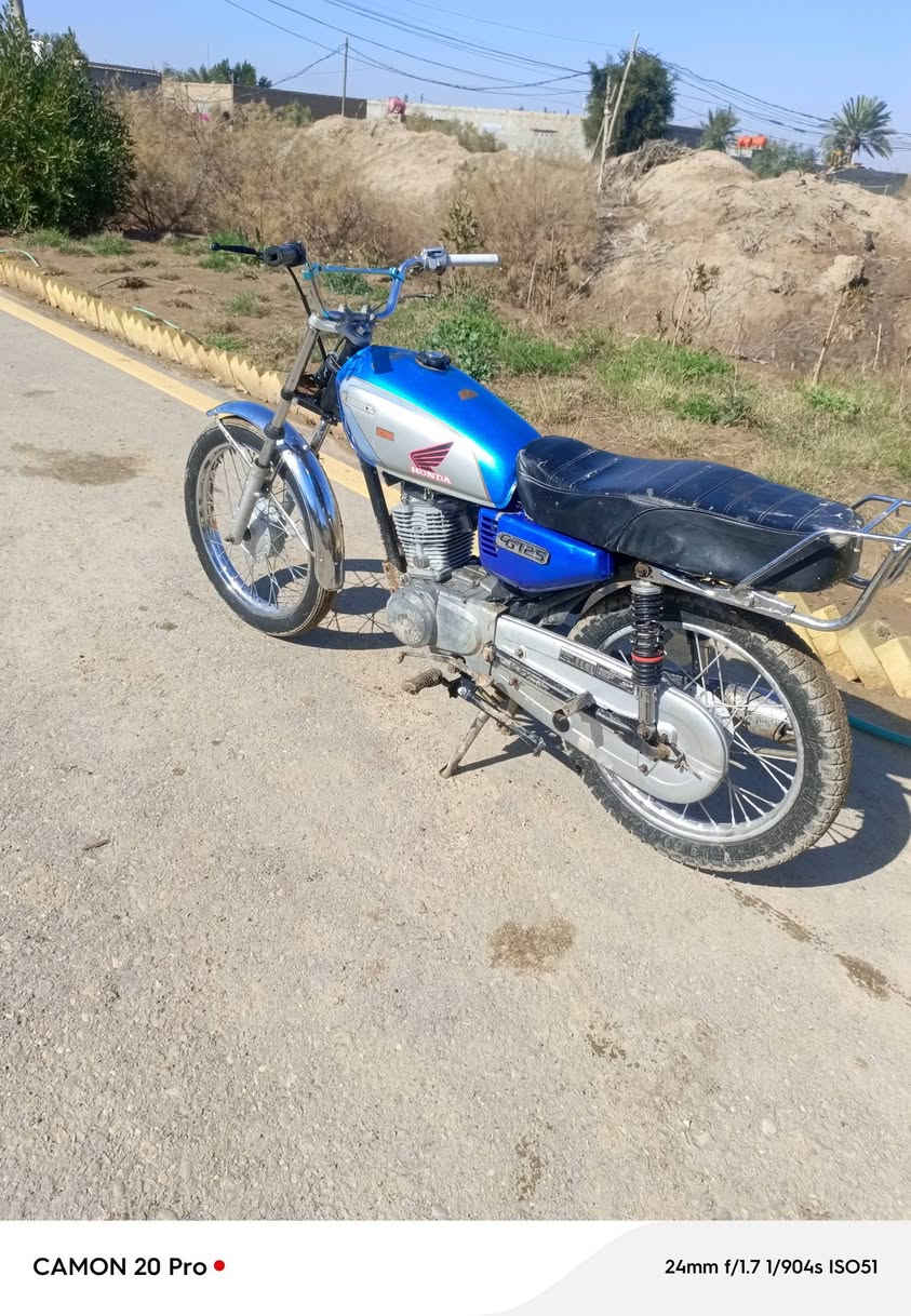 دراجه موديل 19كلك كلك كلك  دراجه جهاز تايرات وياله محرك نضيف شاصي نضيف سعر 250وبيه  مجال قليل مكان واسط قضاء الحي ***********
