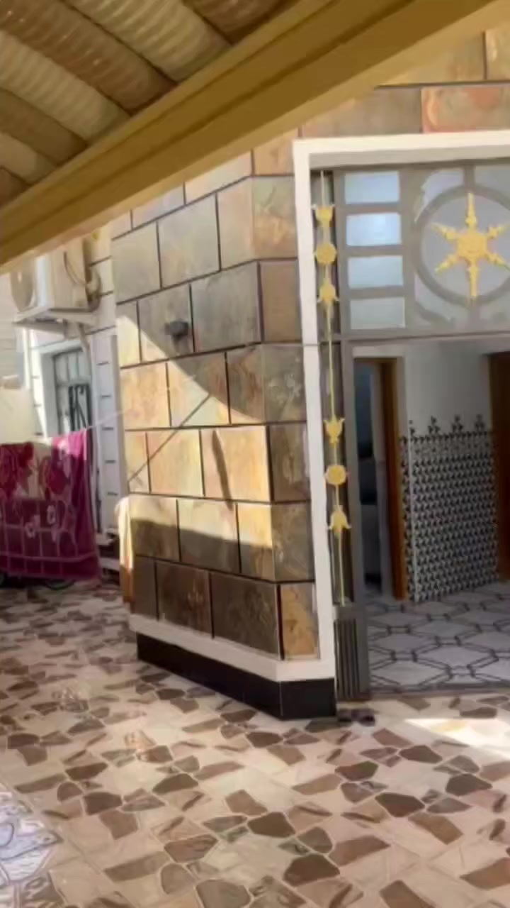 🏠بيت للبيع في ال5 كيلو
قرب جامع الشهداء
البيت ركن ووجه للشارع السايدين وقريب من مجمع عمر الراوي 
البيت طابقين مساحة البناء 210متر
البيت مكون من 5 غرف نوم ومطبخ واستقبال 
البناء طابق اول حجر والثاني بلوك
البيت يتم بيعه مع الاثاث 
البيت مفوض بالطابو المعاملة منجزة في البلدية لغرض التسجيل
السعر 160 مليون قفل بيع مستعجل مع الاثاث
يعني بردات وتخم وسبالت عدد6 بيهن سبلت كنتوري
مع كاونترات مطبخ حار وبارد
خطين ماء
3 خطوط كهرباء
وخط انترنيت ضوئي
للاستفسار  ***********
