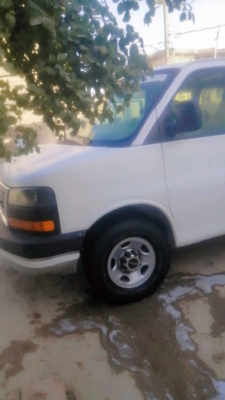 السلام عليكم سفانه للبيع خليجيه باب سلايت السياره جاهزه من كلشي غير متواجد على الفيس الاستفسار على هاذه الرقم ***********
