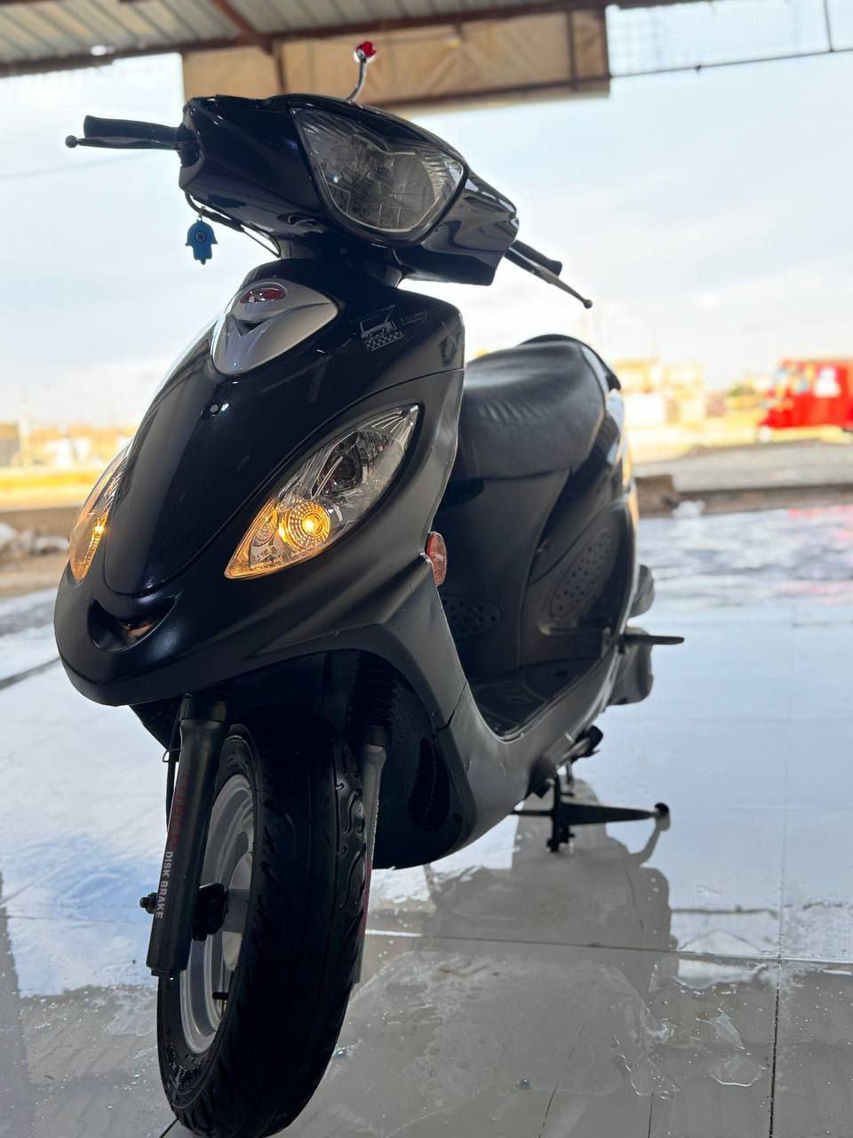 سلام عليكم دراجه V2 للبيع دراجه كفاله عامه وين ما تريد اخذه وفحص مديل 2016 بوليسي دراجه حلوه برغي ماناقصه تجي تصعده وتمشي وما تحك راسك منه الله شاهد مكاني رفاعي وسعر عله الخاص او اتصل (***********)
