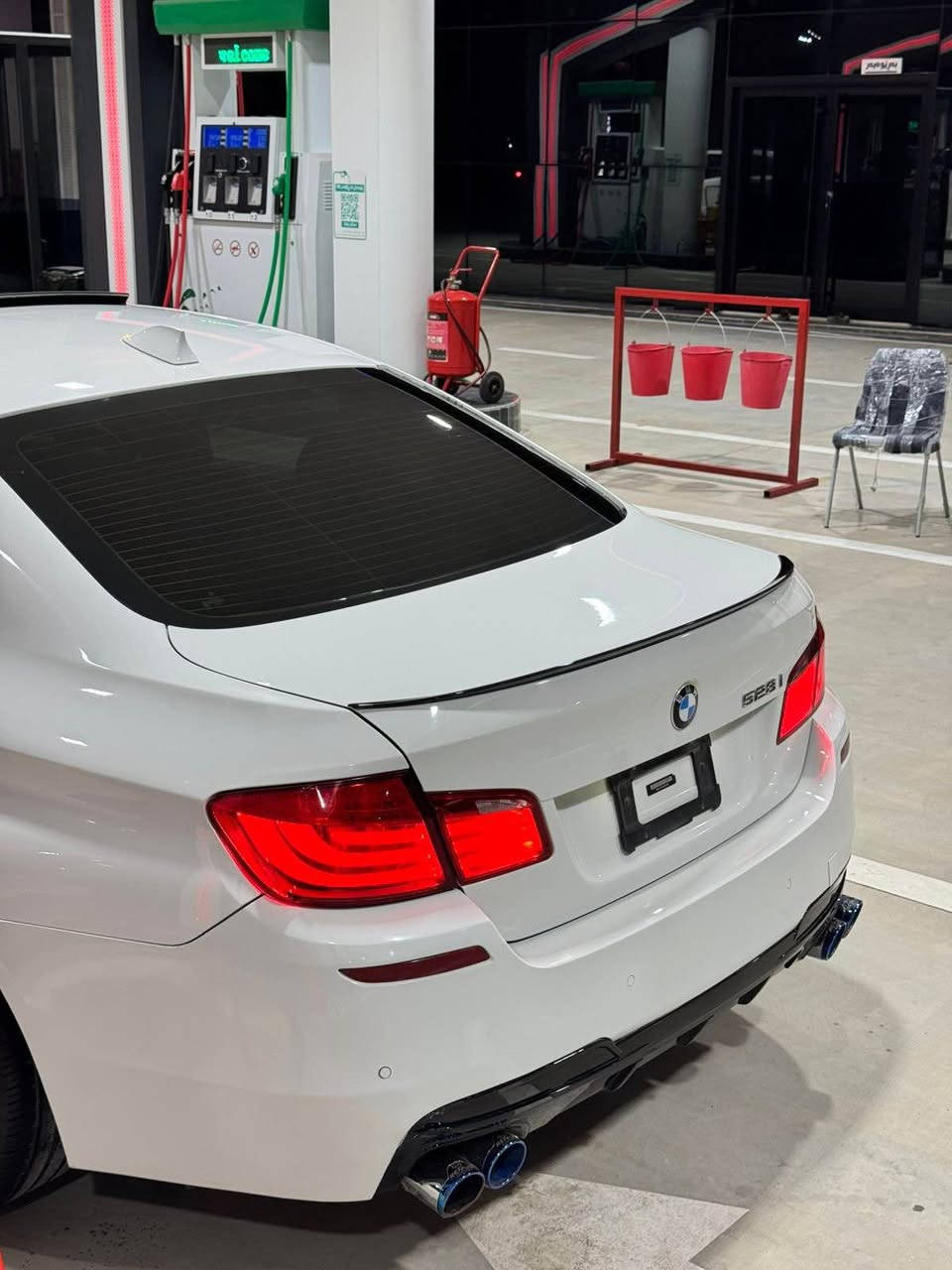 بەناوی الله
bmw f10 2013 528i turbo
سەیارەکە بێ بۆیاخە 
بێ سارد بێ شوخت بێ قەڵەمکاری
داونپایپی لەسەرە 
هێدەرسی لەسەرە
پلاکی ڕەیسینگ
فیتپەمپ ڕەیسینگ
دەبڵ سیستم ساڵەنسا و پۆپ کۆڕن
سەماعەئەڵپاین
دەعامی ٢١ لەسەرە
چوار تایە و ویلی لۆکی لەژێرە 
لە ڕەقەم بۆ ڕەقەم بەشەرت
موشتەریت لەسەر چاومی 
نرخی ١٢٢ گەڵا و مەجالێکی زۆۆر کەم
*********** حلبجة, السليمانية
